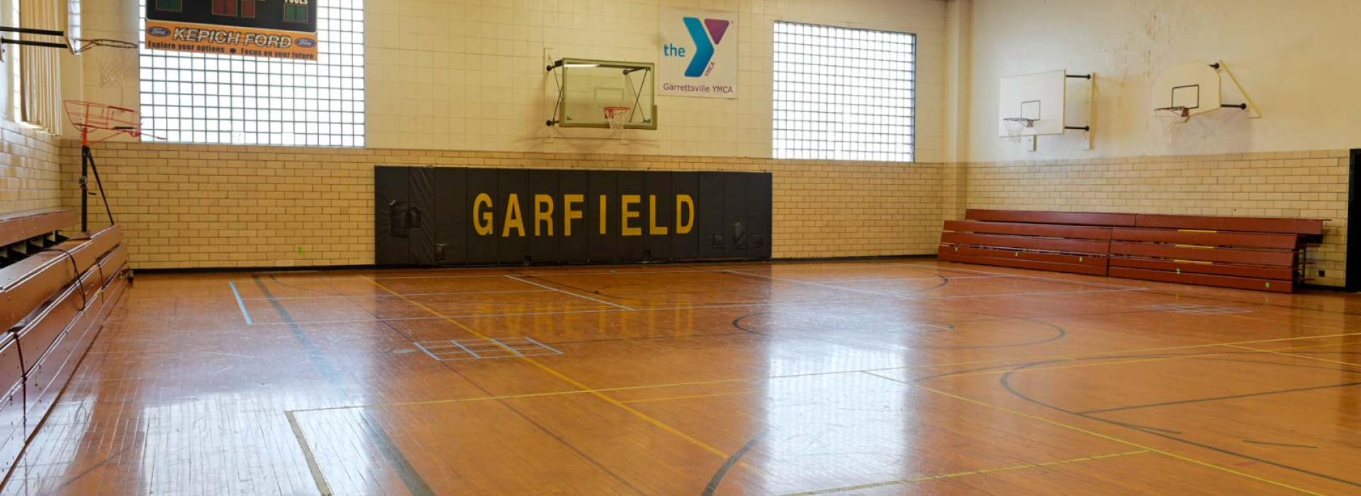 gym with &quot;Garfield&quot; wall writing